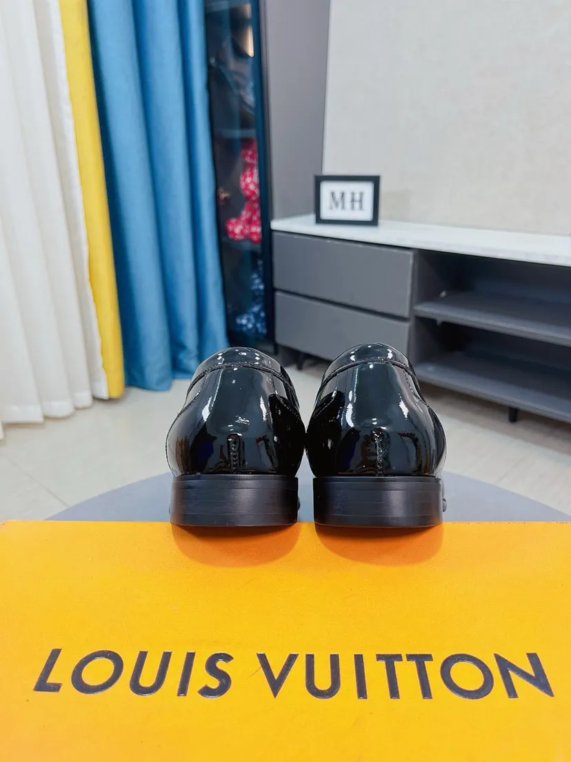 Men's Men's Shoes 💰480🌹🌹《Lv》The latest and most popular casual business leather shoes, top brands [Seduce] Luxury ~ Purchasing, [Strong] The uppers are made of imported patent leather with printed original material ➕ Genuine leather lining (•) fine workmanship. The original stylish and stylish soft rubber wear-resistant and non-slip outsole is light and comfortable on the feet. The real thing looks better in real life. 38-44, 45 can be customized.
